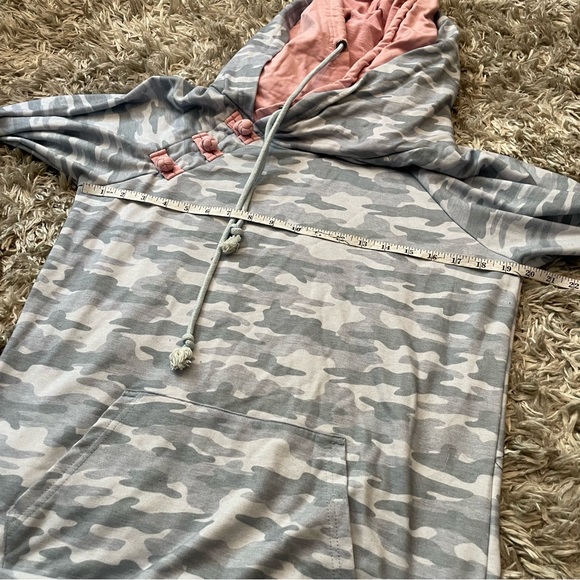Rogue Society women’s size large Hoodie sweatshirt grey pink camo - Picture 2 of 5